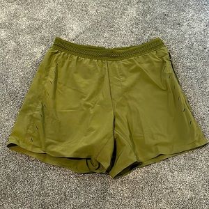 Men’s Ten Thousand medium shorts in olive green - used